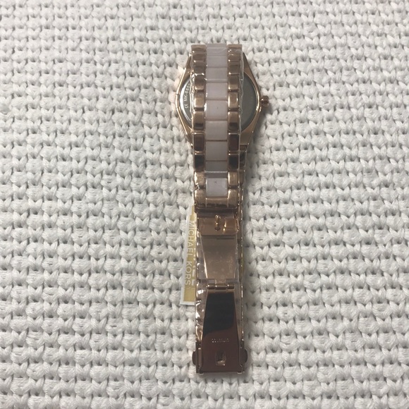 Michael Kors Rose Gold Watch - Picture 3 of 5